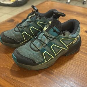Salomon Kids' Green Trail Shoes size 1 (girls)